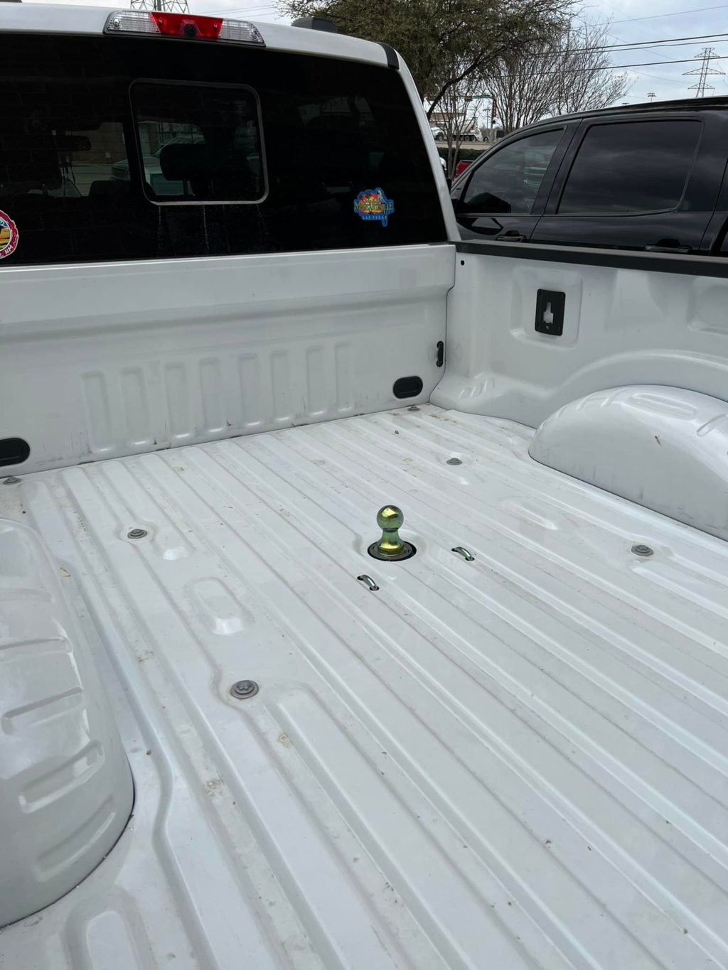white truck bed with goose neck towing hitch